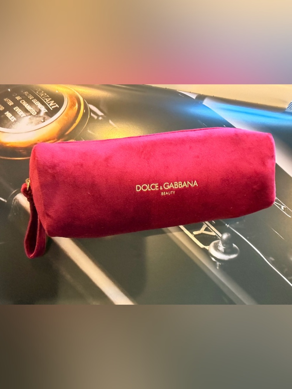 DOLCE & GABBANA 🌹 (RARE!!) Beauty Velvet Makeup Pouch - Wine Red with Gold Logo🌹